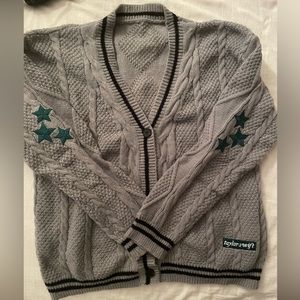 taylor swift grey holiday cardigan dupe